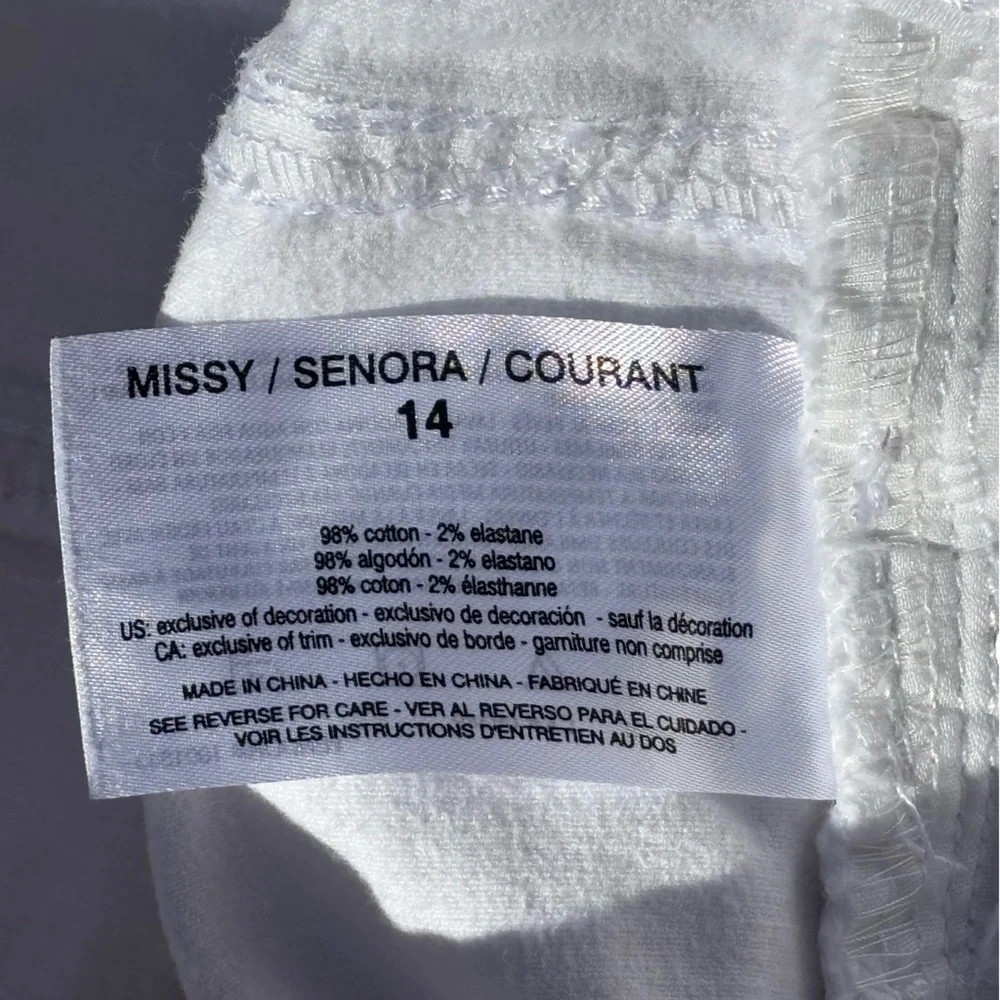 Nine West Jeans White Embroidered Chrystie Capri Women’s Size 14 💥Host Pick💥 - Picture 11 of 15